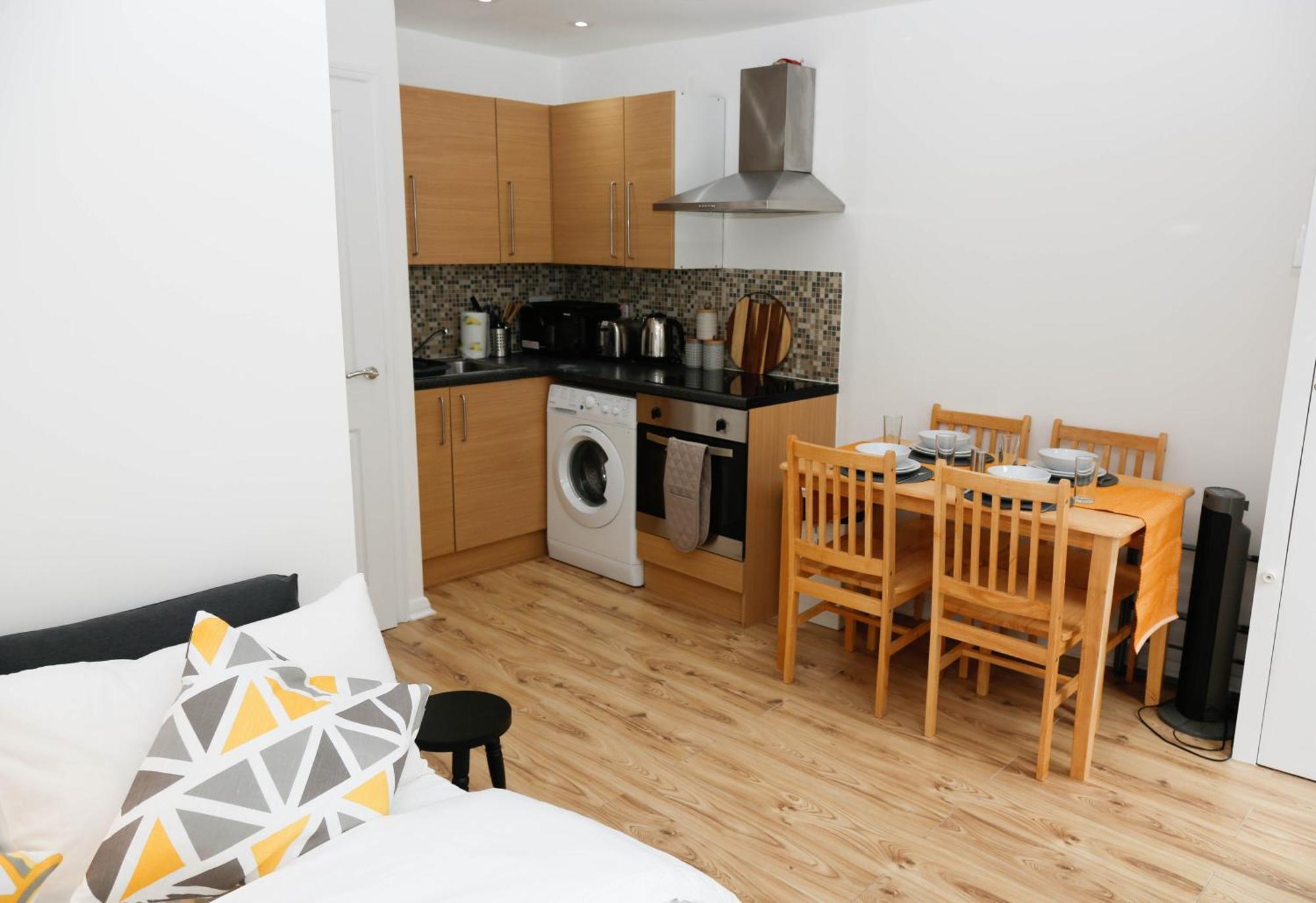 New Luxury Apartments In Central London Next To Shops, Cafes, Bars & Metro Dış mekan fotoğraf