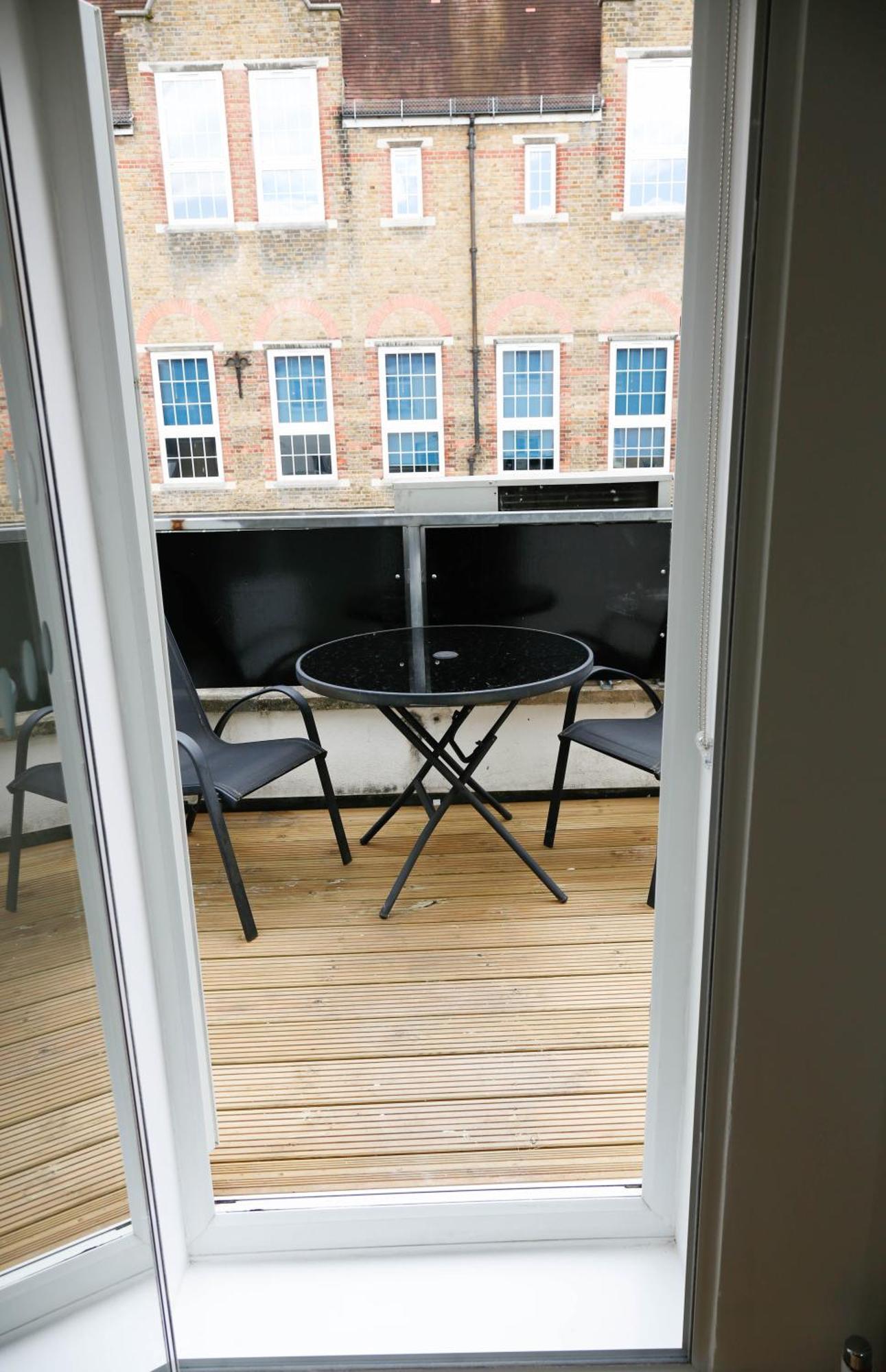 New Luxury Apartments In Central London Next To Shops, Cafes, Bars & Metro Dış mekan fotoğraf