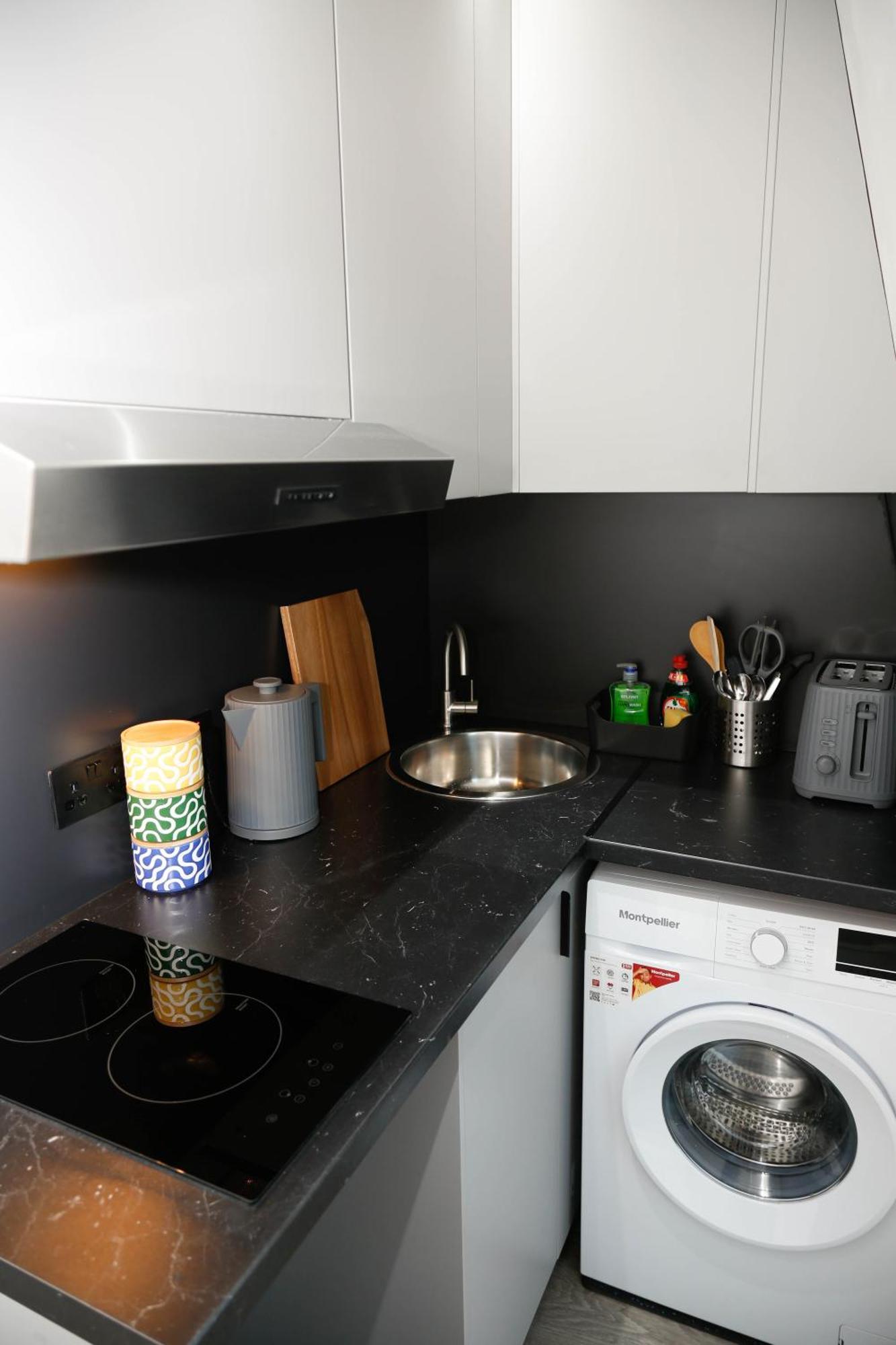 New Luxury Apartments In Central London Next To Shops, Cafes, Bars & Metro Dış mekan fotoğraf