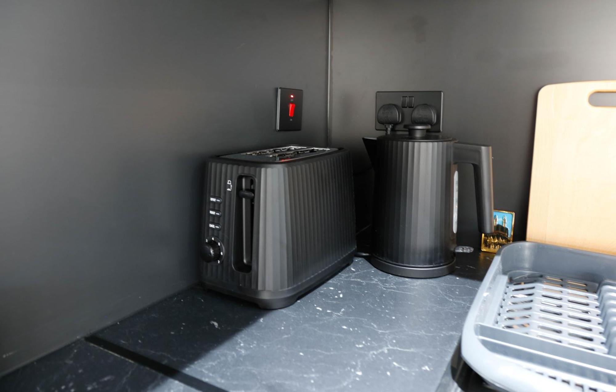New Luxury Apartments In Central London Next To Shops, Cafes, Bars & Metro Dış mekan fotoğraf