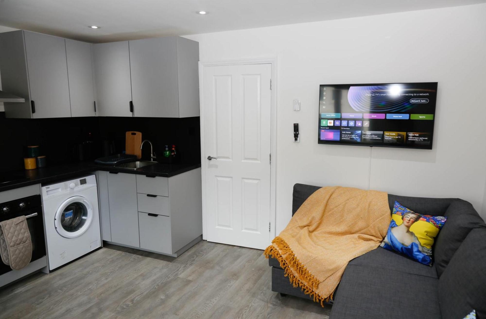 New Luxury Apartments In Central London Next To Shops, Cafes, Bars & Metro Dış mekan fotoğraf