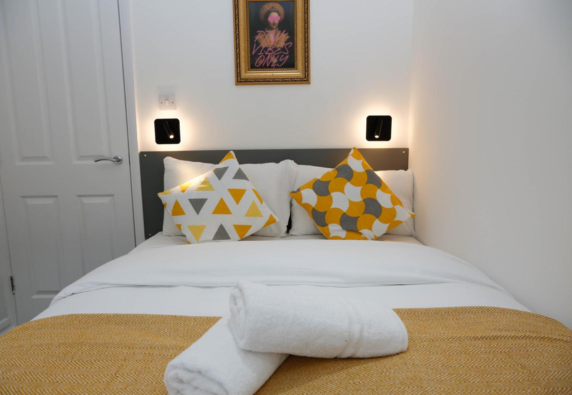 New Luxury Apartments In Central London Next To Shops, Cafes, Bars & Metro Dış mekan fotoğraf